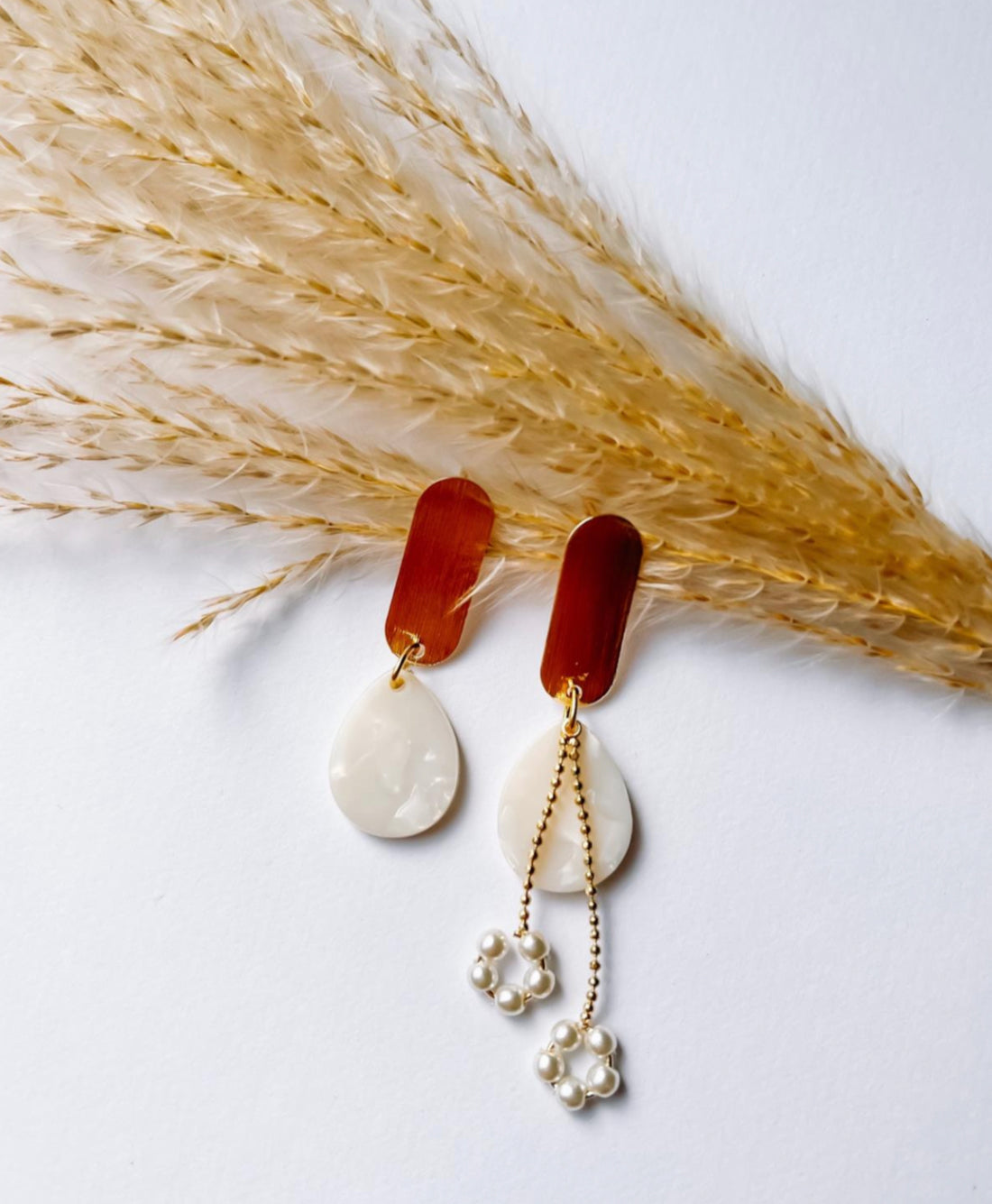 Cami white gold met zoetwaterparel detail