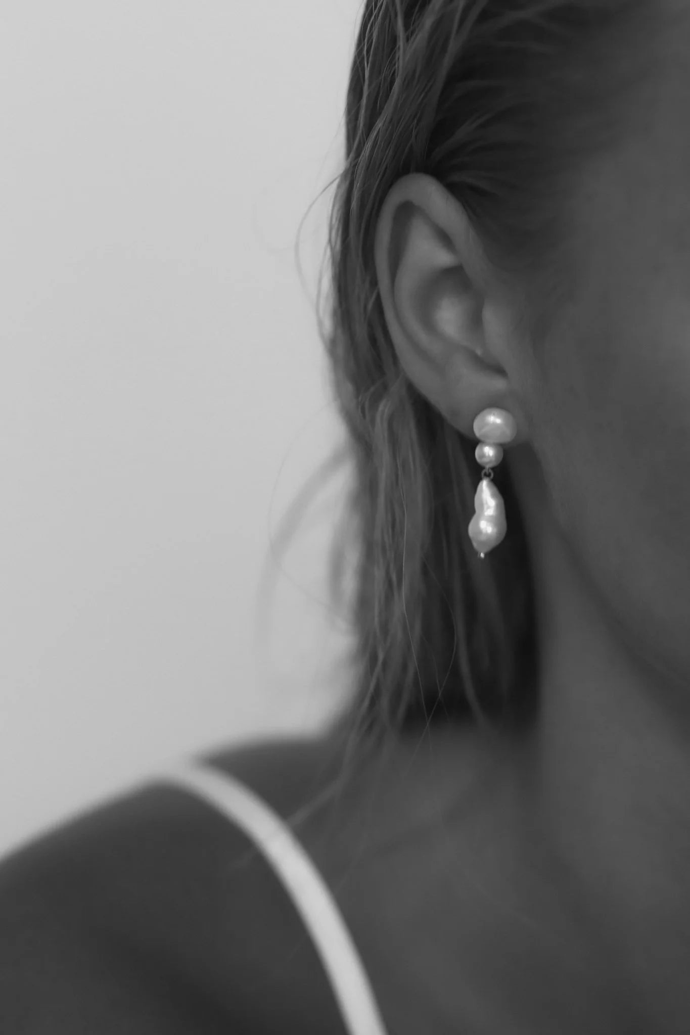 Double pearl baroque drops